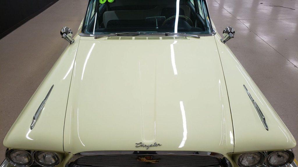 1960 Chrysler New Yorker 4-Door Sedan